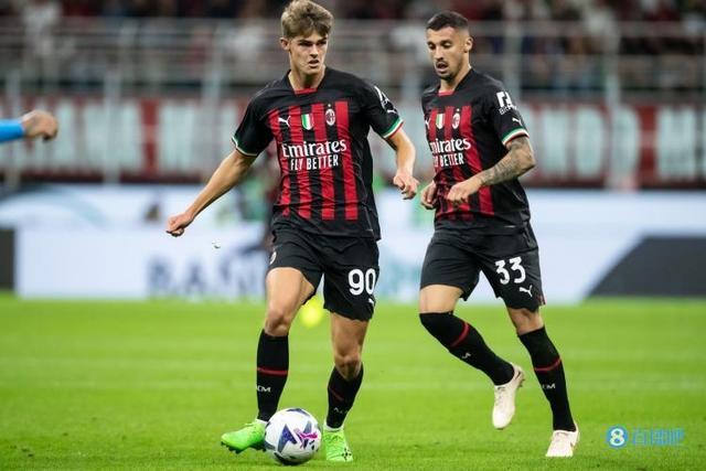 也有点高开低走了！内维尔：B费是曼联近年来唯一的高性价比引援.