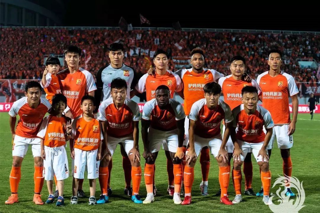 也有点高开低走了！内维尔：B费是曼联近年来唯一的高性价比引援.